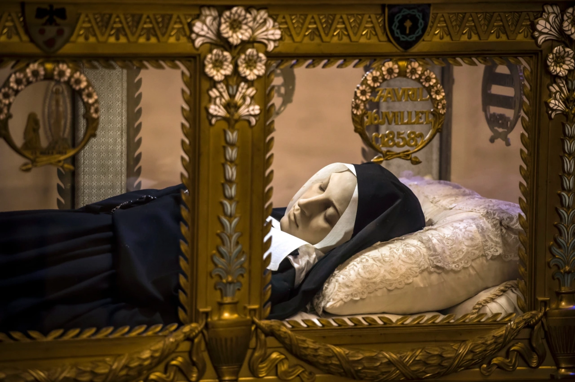 sainte-bernadette-62c83b09e22ca413471927.webp